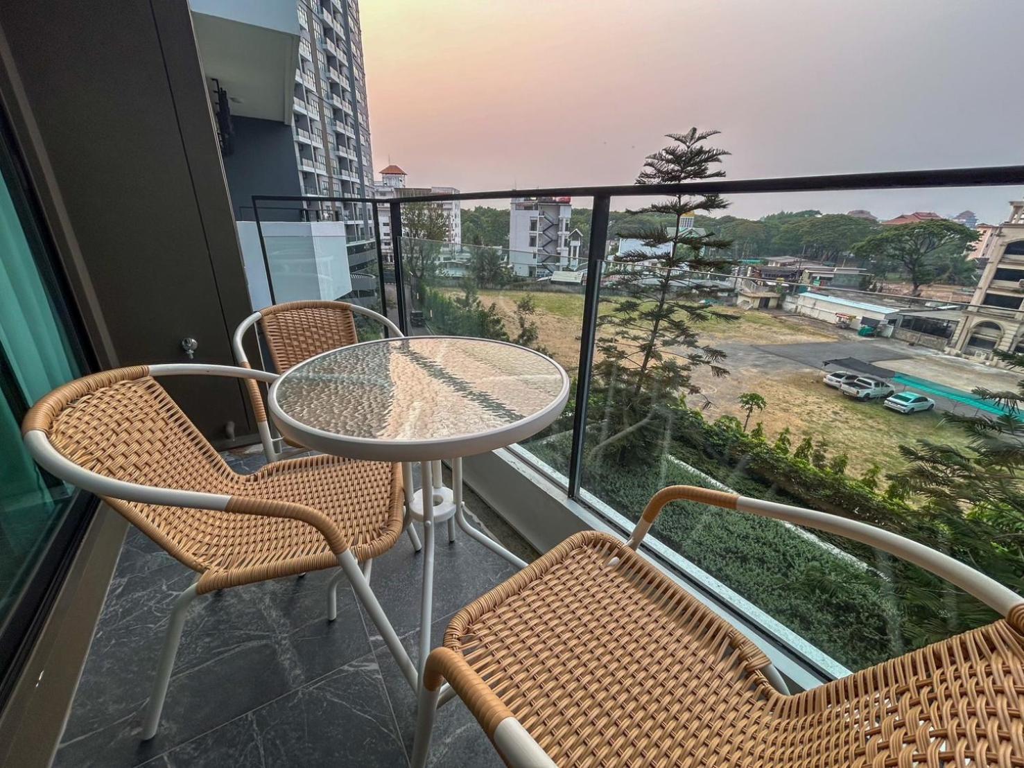 Luxury Condo Astra Sky River Condo Чиангмай Екстериор снимка