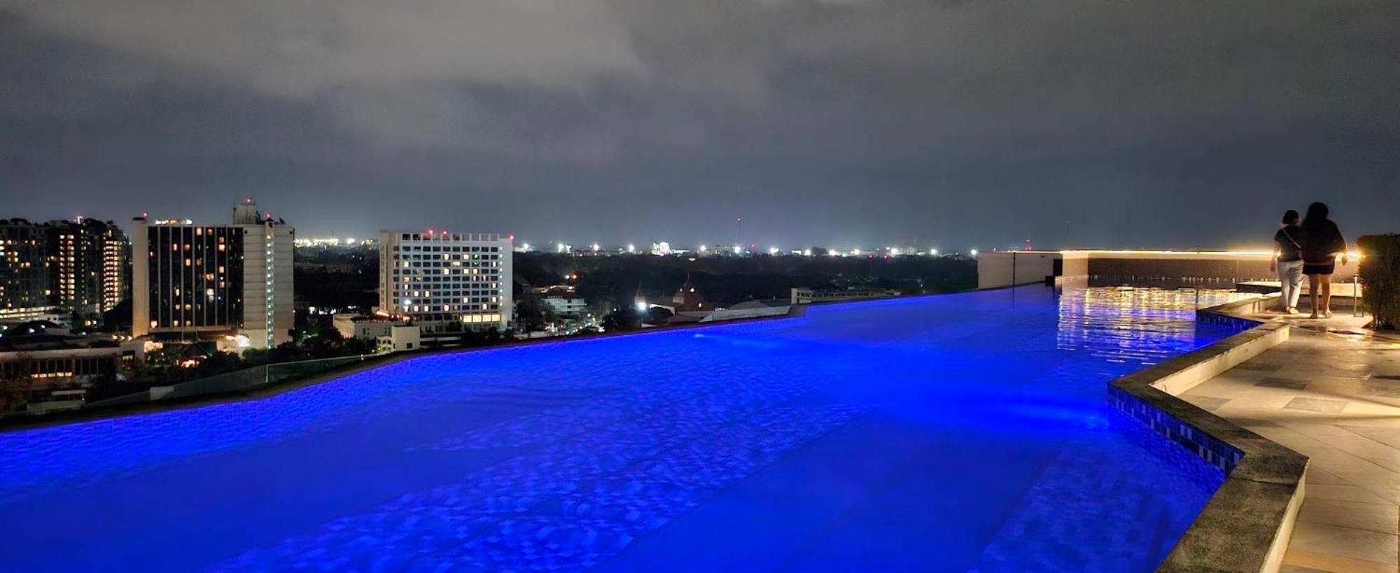 Luxury Condo Astra Sky River Condo Чиангмай Екстериор снимка